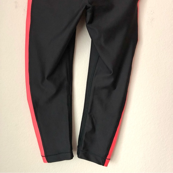 CLOSEOUT \Under Armour\• Compression Crop Leggings - Picture 9 of 16